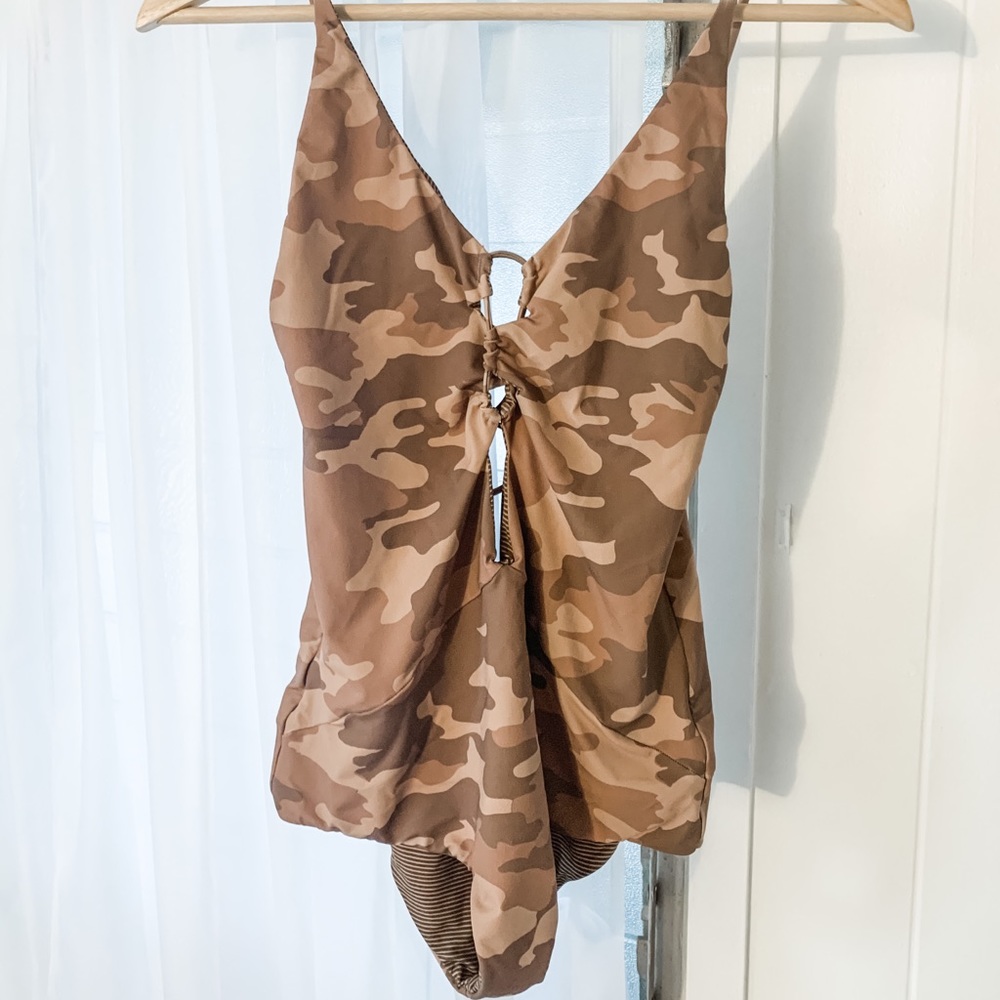 ACACIA BNWT Dakota Camo Kokomo